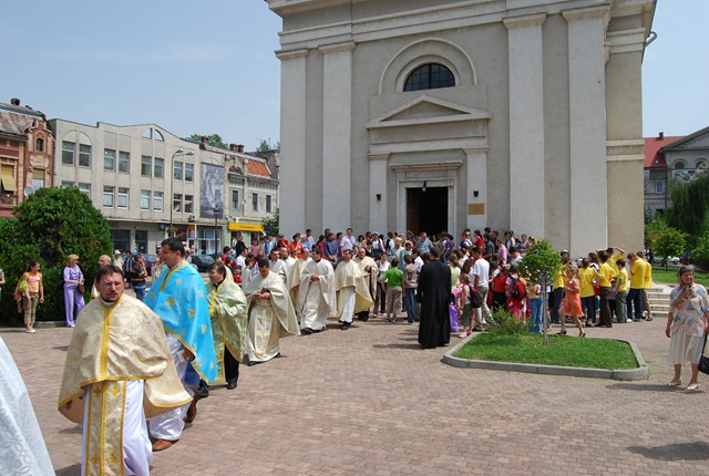 La Sf&acirc;rşitul Sfintei Liturghii