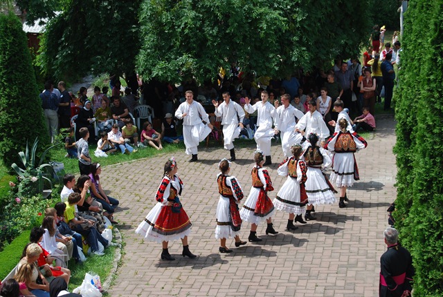 formaţia de dansuri populare de al Minişul de Sus (jud. Arad)