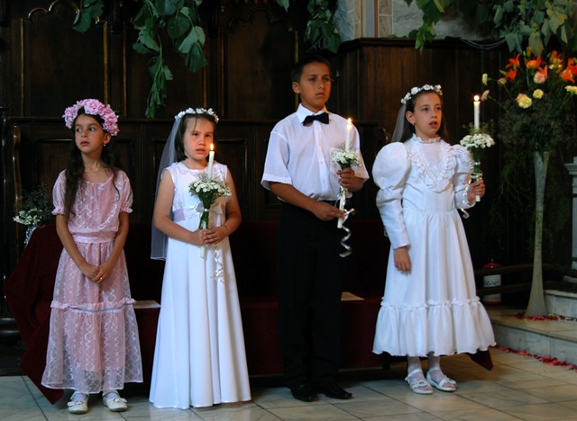 Copiii de la Prima &Icirc;mpărtăşanie