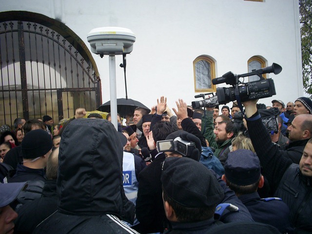 2013-11-07 - bixad - executorul nu este lasat sa intre 1