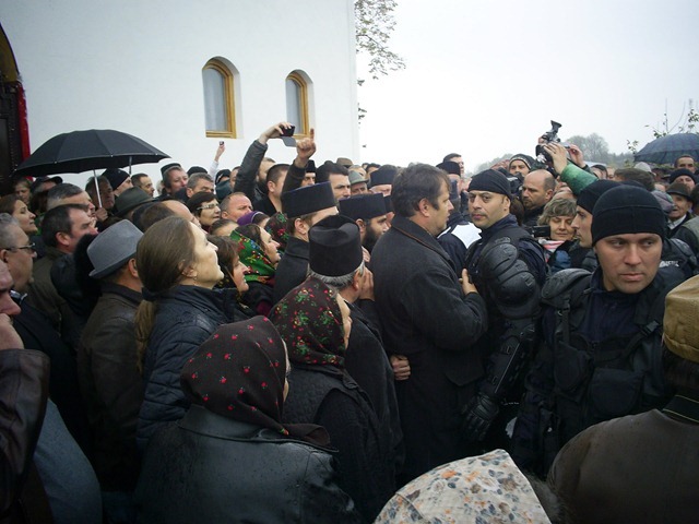 2013-11-07 - bixad - executorul nu este lasat sa intre 2