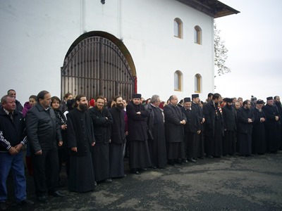 2013-11-07 - preoti ortodocsi opunandu-se justitiei 1