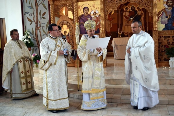 Şi părintelui paroh.
